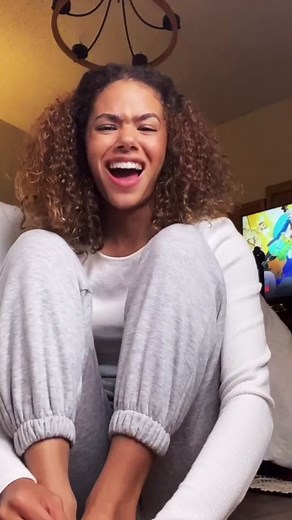 Sunday Night Toe Nail Painting | Ginny and Georgia Inspired