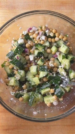 Cucumber Chickpea Salad 🥗 🌿