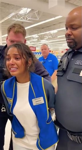 Walmart employee gets arrested for telling the secret offers to customers #walmart #police