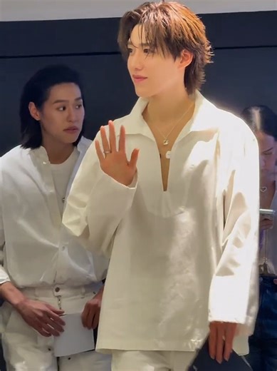 White Beautiful Couple at SKYNLAB with BILLKIN PP