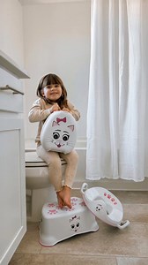 Who is looking forward to this moment? 🙋‍♀️🙋‍♀️ 📸: @mamaof2lovelies #pottytraining #parenting #toddlerlife #toddlermom | My Carry Potty