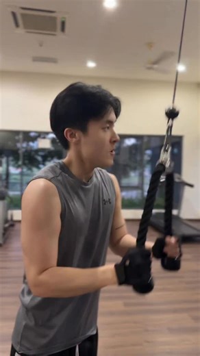 Sann珊珊来迟 | 大只佬训练🏋️营：EP1 当我想摸一下腹肌😙 | Instagram