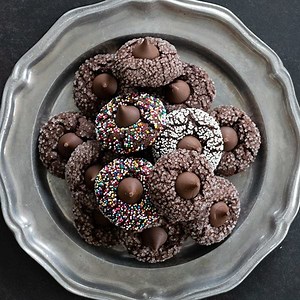 127K views · 435 reactions | These gluten free chocolate kiss cookies are rich and fudgy with a thin, crispy shell, all topped off with a single Hershey’s kiss after baking. There’s even a chocolate and peanut butter-flavored variation! | Gluten Free on a Shoestring | Facebook