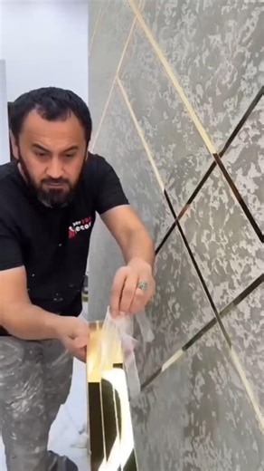 He maked a unique art from gold ropes 😯 #exe