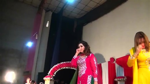 Explore Pashto Dance Trends at Neelum Gul Stage Show