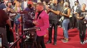 Conor McGregor s’embrouille avec Machine Gun Kelly aux MTV Awards