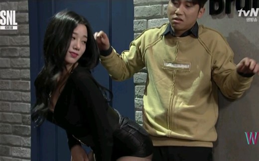 赵贤(Jo Hyun Berry good) tvN SNL 100M 黑衣好身材