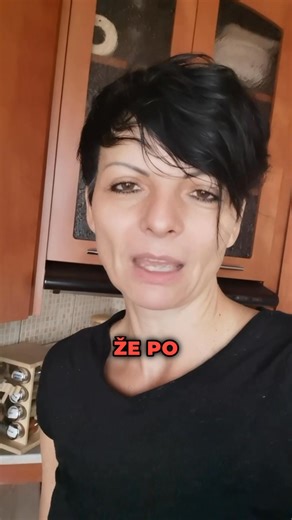 Jak správně jíst po tréninku: Funkční strava pro regeneraci a hubnutí. Mluvíme o správném stravování po cvičení, kde je důležité konzumovat nejen bílkoviny, ale i sacharidy pro efektivní regeneraci svalů. Ukazujeme jednoduchý příklad svačiny s cottage sýrem, bagetou a paprikou. Pomáhám vyčerpaným ženám a rodičům s dětmi přestat se trápit ve svém těle, být fit a žít radost a svobodu v jídle a pohybu, aby získali ideální váhu pro svoji životní rovnováhu. Pro spolupráci se mnou v poradně nebo onlin