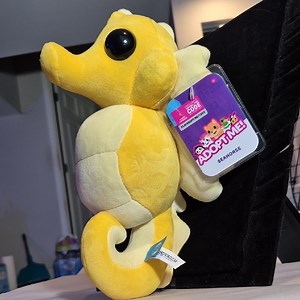 NWT "Adopt Me" Yellow Seahorse Plush Toy