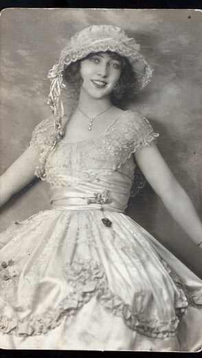 Show Business History on Instagram: "The late Doris Eaton Travis (1904-2010) was the last surviving Ziegfeld girl and a dancer all her life. She once said that dancing was the secret of her longevity! . . Repost: @/historyintime via tiktok . . #doriseaton #doriseatontravis #ziegfeldgirl #ziegfeldfollies #arthurmurray #dancing #dancer #chorine #broadway #1920s #roaring20s #showgirl #vaudeville #history #flapper #inlovingmemory"