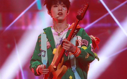 元气小狗电吉他弹唱数码宝贝主题曲Butterfly | 张泽禹8.13让我们不顾一切舞台直拍