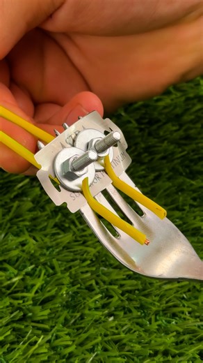 538K views · 684 reactions | DIY wire stripper tool  #wirestripper #diytools #electricaltips | Beamish DIY | Facebook