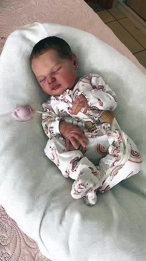 Getting Leah ready to sleep 🤍 || #fyp #viral #laurabybonniebrown #monickieurbanjos #reborndoll #sleep