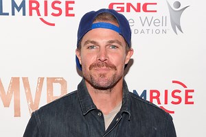 See Stephen Amell Adorably Dance with His 10-Year-Old Daughter at a Hockey Game