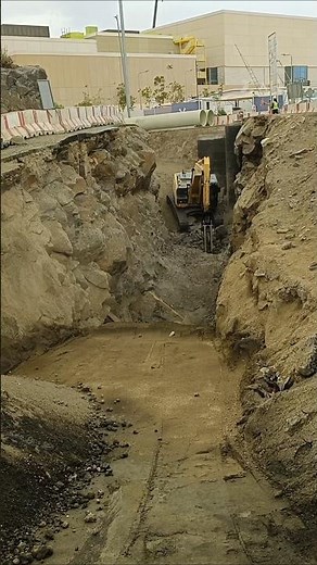 The Most Unbelievable Poclain Excavator Moments