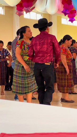 Explorando los Trajes Típicos de Guatemala