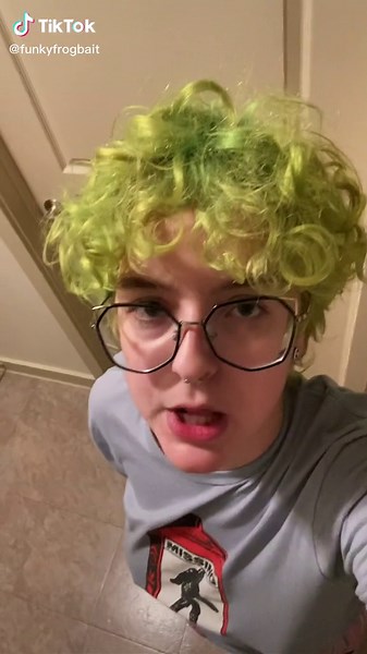 This was recorded at 2am #fyp #foryou #foryoupage #funny #lmao #lol #humor #hilarious #joke #viral #random #comedу #comedian #singing #relatable #microplastics #song #parody #sing #cringe