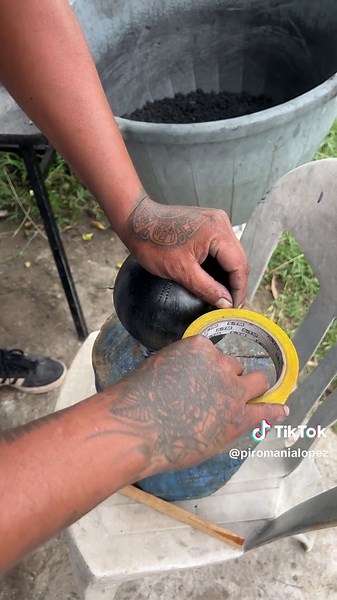 Cómo cierro una crisantemos #arte #pirofamlopes #estretenimineto #piromanialopez