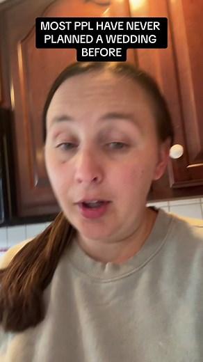 This wedding planning course walks you through the full process and takes away a TON of stress 🤍💍✨ #weddingplanningtips #weddingplanningtip #weddingtiktok #weddingplanner #weddingplanning #weddingplanningadvice #weddingguidance #2024bride #2025bride #2026bride #diybride #diywedding #costeffectivewedding #engagedtiktok #virtualweddingsupport #virtualweddingplanner