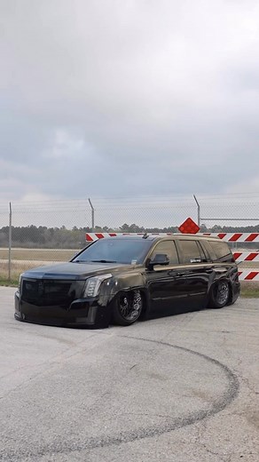 🔥 Escalade dropping it like it’s hot 🔥 Owner: @level7prez 🎥: @krookid_photography1320 877.698.3115 www.lowriderdepot.com #lowriderdepot #escalade #cadillac #slamspecialties #airlift #loweredlifestyle #slammed #scrape | Lowrider Depot
