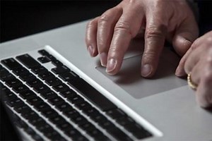 5 signs to spot you are about to step into a Ponzi or pyramid scam