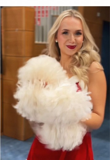 Have a holly jolly Christmas! It's the best time of the year ❤️ #christmas #cheerleader #danceteam