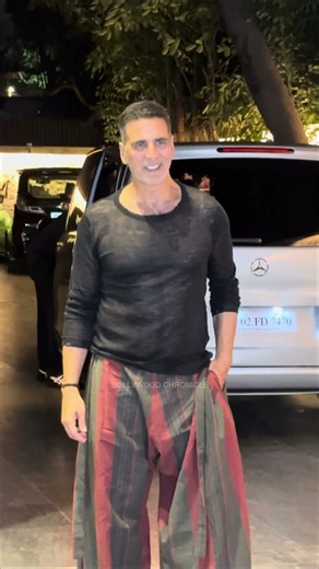 AKSHAY KUMAR ka Unique Look! Excel ke bahar dikha Khiladi ka Experimental Avatar! 😱👖