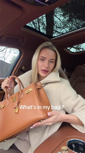 What’s in my bag?🤎