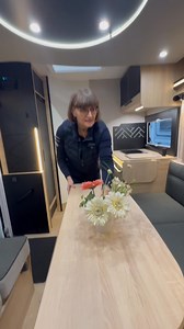 Den kortere, fantastisk rummelige og dejlige camper med automatgear, adaptiv fartpilot og masser af andet lækkert udstyr kan igen opleves i DanCamper👌🚐🤩 #chausson #DanCamper #autocamper #autocampertilsalg #mychausson | DanCamper A/S