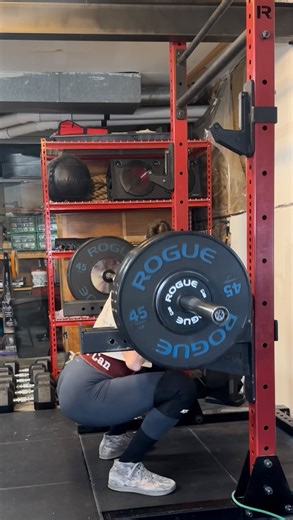 Lauren Fink | Fitness Coach on Instagram: "No matter what your goal is, whether it is to lose fat or gain muscle, lifting heavy AF weights is always the protocol. You don’t need to “switch it up” when your goals change. When we perform the exercises that put on the muscle we continue the exercises that keep the muscle. So if you’re ready to either lose weight OR gain muscle… drum roll please… 🥁🥁🥁🥁 … use @strongerbythedayapp. TODAY is the start of a new cycle! And 