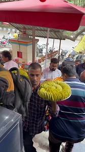 6.8M views · 10K reactions | World famous vada pav | Foodies.aao | Facebook