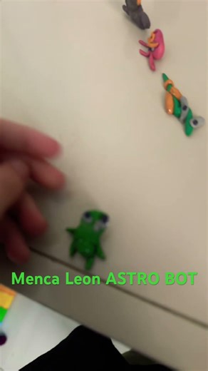Menca Leon Astro bot Clay Model
