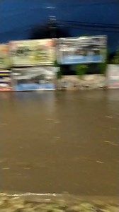 ☔ La localidad de #Morón registra anegamientos y #lluvias acumuladas de 140 mm (106 mm en menos de 6 h) ⚠️ La zona sigue bajo #alerta. 📲 Más info en 👉 www.smn.gob.ar/alertas 👇📹 Via X @_Ariel_Damian | Servicio Meteorológico Nacional- Argentina