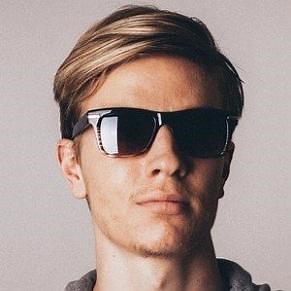 Vernon Barnard Girlfriend 2026: Dating History & Exes - CelebsCouples