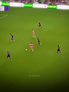 99% tiền đạo sẽ đánh đầu ở tình huống này nhưng Messi luôn khác biệt 🐐🤯 | Làng Túc Cầu