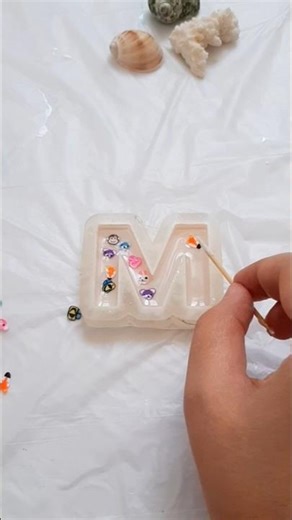 DIY M keychain with cute animals 🐻💫 #keychain #resinkeychain #resinart #resinjewelry