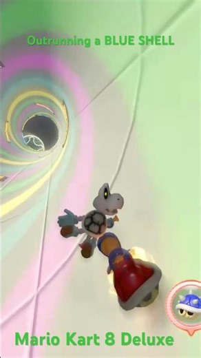 Outrunning a Blue Shell In Mario Kart 8 Deluxe #mario #mariokart8deluxe #nintendo