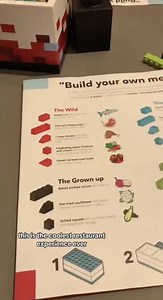 À Billund, au Danemark, le restaurant de la LEGO House permet de commander son repas… avec des briques LEGO. Les clients composent leur commande à l’aide de briques de différentes formes et couleurs, en s’appuyant sur un menu illustré. Une expérience que vous aimeriez tester ? | Creapills
