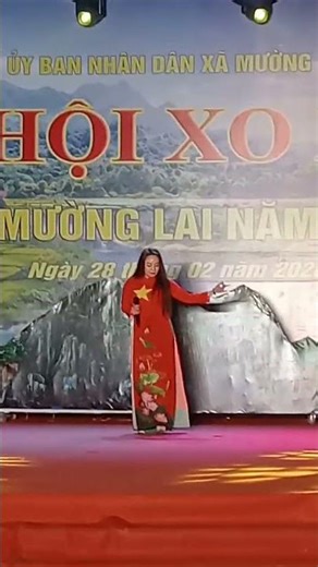 Cs Thu Thủy hát gl tại lễ hội