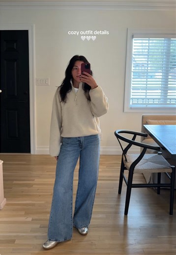 Hello 2026✨ Welcome back to my style diary. I’ve been wearing this outfit nonstop, a comfortable and cozy combo for when you want to feel put together. TNA fleece from @Aritzia, white t-shirt from @abercrombie, XL Straight jeans from @Levi’s, silver Kallen sneakers from @Sam Edelman, earrings from @Anthropologie! #outfitinspo #outfitideas #stylingtips