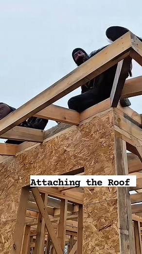 A very simple way to attach the roof overhang Fascia board. #construction | Construction Vibe