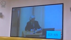 Già nell'assemblea MPS del 2014 Grillo disse in faccia a Profumo che i bilanci non erano a posto. Profumo replicò che non era vero e che stavano risanando. Ora l'ex presidente Profumo e l'ad Viola sono indagati per falso in bilancio e manipolazione del mercato > http://www.ilfattoquotidiano.it/2016/08/18/montepaschi-lex-presidente-profumo-e-lad-viola-indagati-per-falso-in-bilancio-e-manipolazione-del-mercato/2981962/ | Carlo Martelli