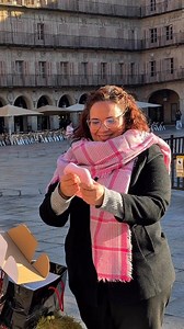 Estarán en el C.C. El Tormes del 8 al 14 en un stand muy llamativo donde se compran los paquetes al peso entre 2,49€ y 2,99€ los 100gr. Solo tienes 10 minutos, elije, paga y abre. Nadie sabe que tienen dentro, son paquetes no recogidos o perdidos de plataformas como Amazon. Nosotras hemos abiertos 10 paquetes … elije bien !!! 👌 | Salamanca Vívela