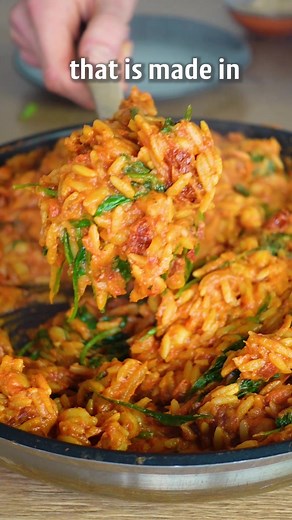 Creamy Tomato Orzo: One-Pot Vegan Dinner Recipe