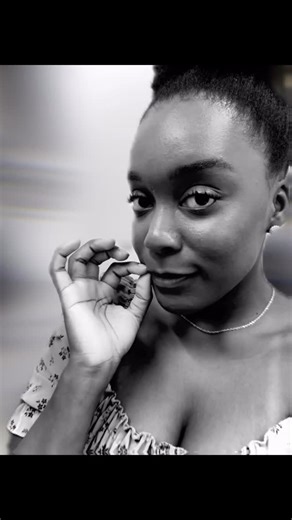 Túlio Starling on Instagram: "operei o bag fui no bonde dos bandivos fiz edits duvidosos mas não conta pra ninguém, tá kellen? daqui a pouco tem #trêsgraças na @tvglobo e isso geral já sabe, né? ✨"