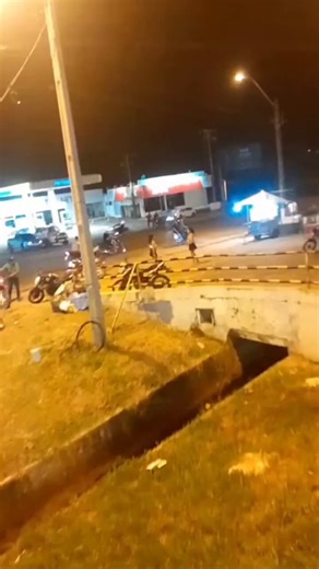 Mujeres se agarraron a golpes en Yby Yaú | 🥊💃Un violento enfrentamiento entre dos mujeres se registró en pleno centro de Yby Yaú durante el domingo de Pascua.Según testigos, ambas ya tenían conflictos previos y volvieron a enfrentarse públicamente.Afortunadamente, el incidente no pasó a mayores.