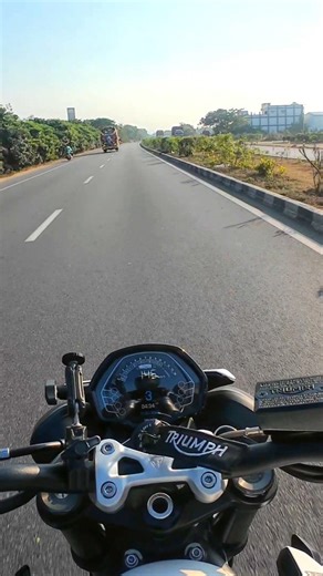 @roadtoppe on Instagram: "Street Triple 765 Struggle Mode ➡️ Beast Mode 🔥 Traffic struggle 😤 Gap kidaichaa… ODANE full power release 😈🔥 TURN UP THE VOLUME 🔊 Follow 👉 @roadtopper.official for pure bike content 🔥 #RoadTopper #StreetTriple765 #TrafficEscape #FullPower #BikeLifeIndia"