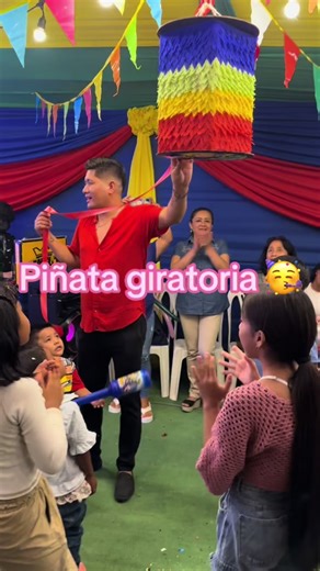 Divertida actividad con la piñata giratoria