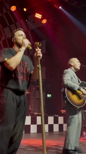What a way to give Christmas Starts Tonight its live debut! 🎄🎅 Still buzzing from the Kentish Town show the other night. 15 days till CHRISTMASSSS ‼️ | Olly Murs