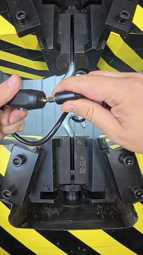 Stretched bicycle lock! #hydraulicpress #satisfyingvideo #destroy #asmrtiktoks #crushing #satisfy #hydraulic #asmrvideo #great #fyp #tiktokviral #foryoupage❤️❤️ #trendin #satisfyingvideos #stretching #lock #bicycle | BreakIt